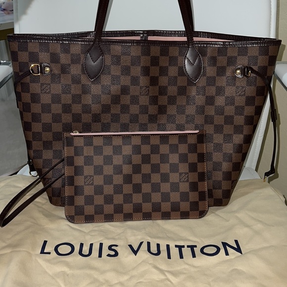 Louis Vuitton Handbags - Louis Vuitton Neverfull MM with pouch